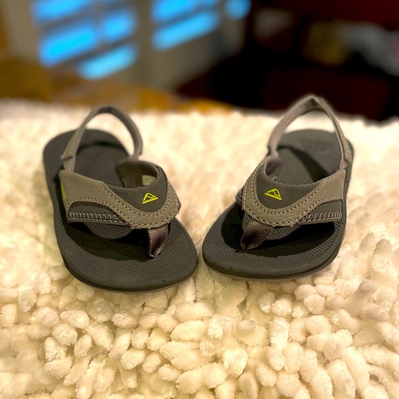 NWOT Toddler Reef Fanning Sandals, size 7 - Picture 1 of 4